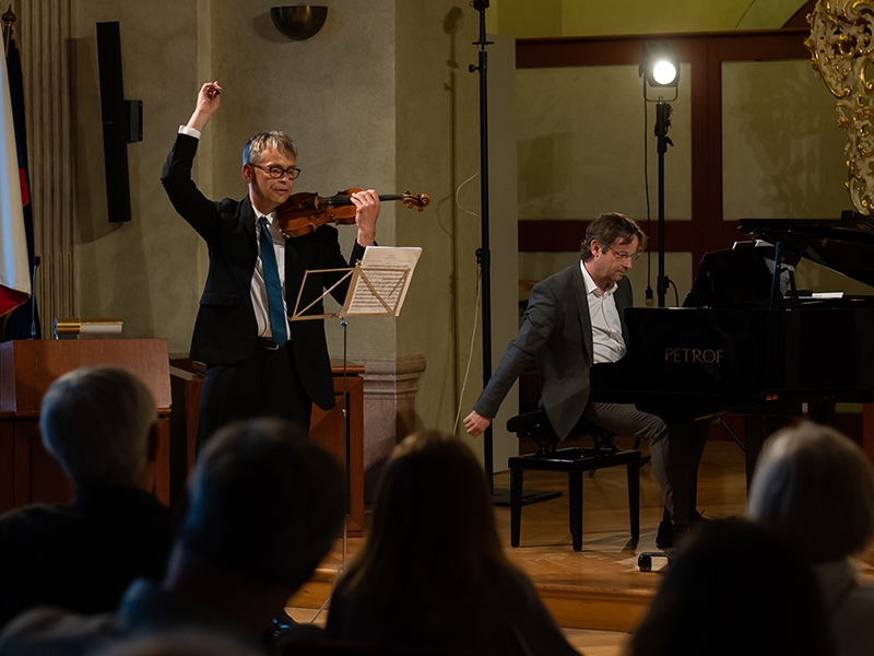 PKF — Prague Philharmonia: Tailleferre. Poulenc, 23. května 2022 – Jan Adam, Martin Fila (zdroj PKF — Prague Philharmonia)