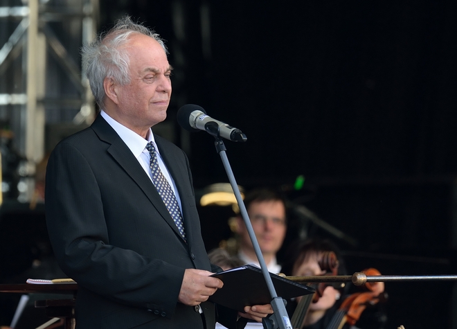 Symfonický orchestr hl.m.Prahy FOK - Alfred Strejček - Staroměstské náměstí 11.5.2016 (foto Petr Dyrc)