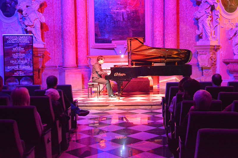 MusicOlomouc: Gustavo Díaz-Jerez, 1. listopadu 2023, Umělecké centrum Univerzity Palackého, Kaple Božího Těla (foto Petra Kožušníková)