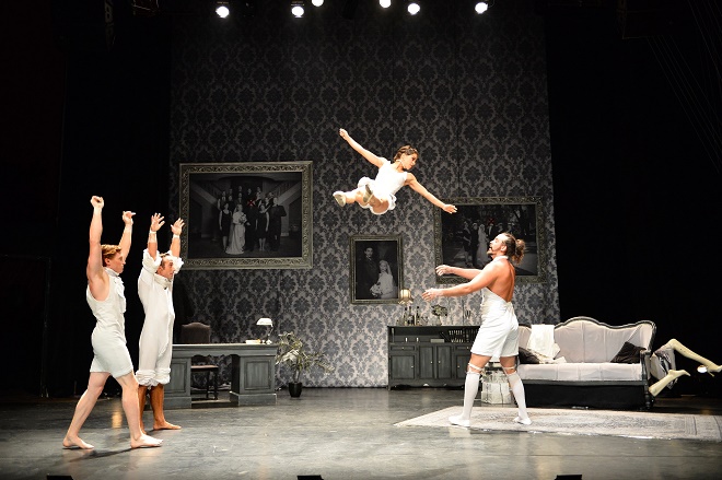 The Elephant in the Room - Cirque Le Roux - Letní Letná 2016 (foto František Ortmann)