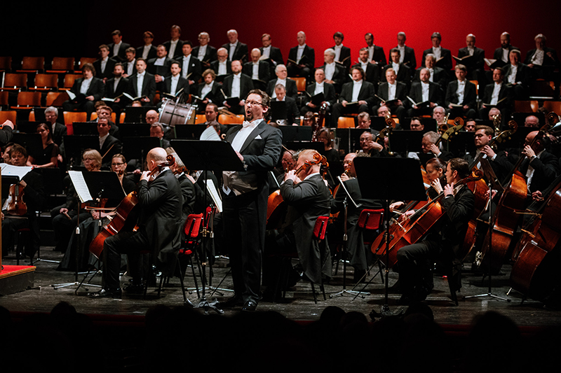 Sergej Rachmaninov: Zvony / Igor Stravinskij: Oedipus Rex, 20. ledna 2023 – Martin Bárta, Sbor a Orchestr Národního divadla (foto Jan Hromádko)