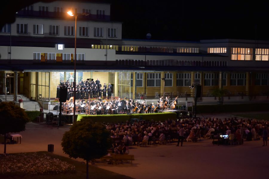 Janáček a Luhačovice: Filharmonie Bohuslava Martinů a Český filharmonický sbor Brno, 11. července 2023, Luhačovice (zdroj Festival Janáček a Luhačovice)
