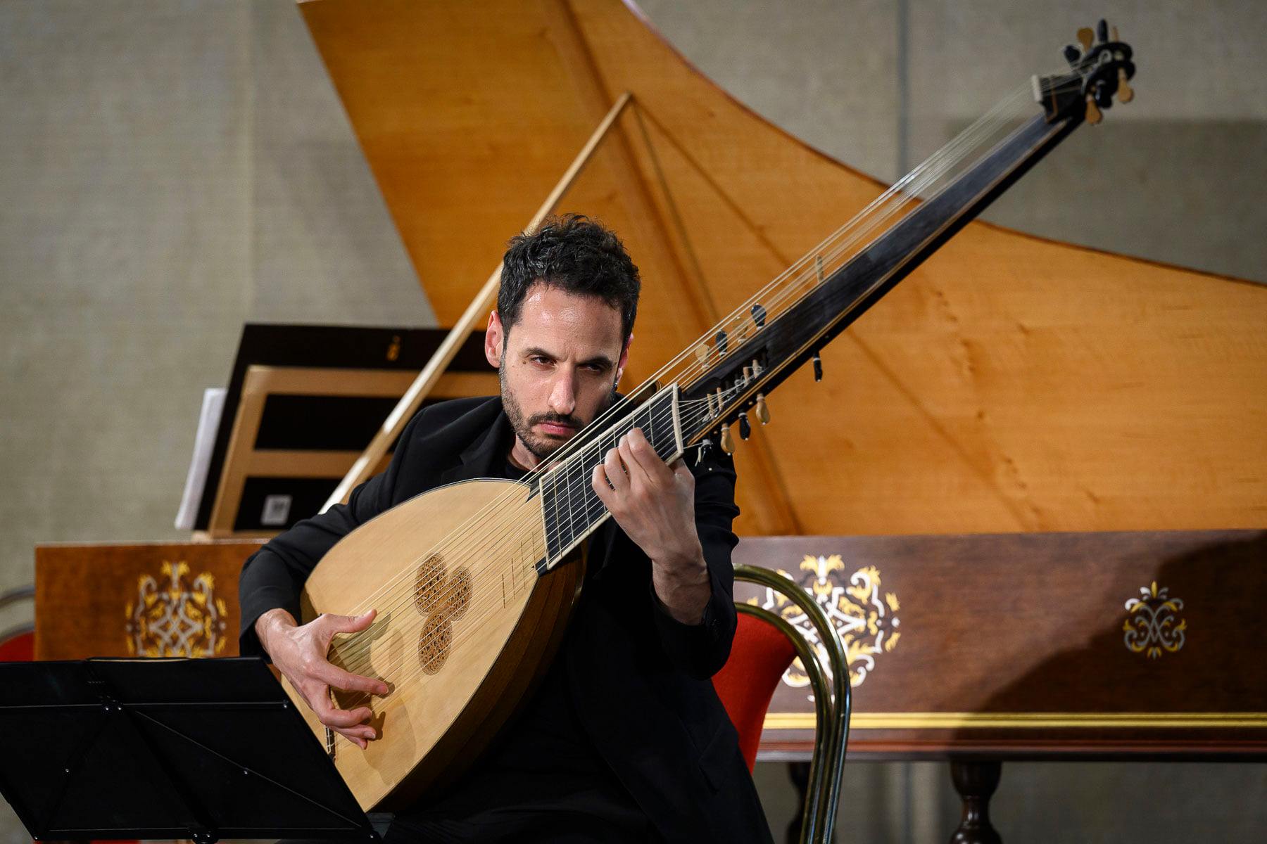 Il violoncello Brillante, La Ritirata, Daniel Zapico, 28. července 2021, Strahovský klášter (zdroj Letní slavnosti staré hudby)