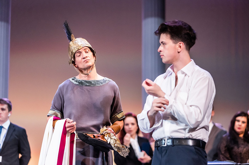 Wolfgang Amadeus Mozart: Titus, Moravské divadlo Olomouc – David Szendiuch a Vojtěch Pelka (foto Daniel Schulz)