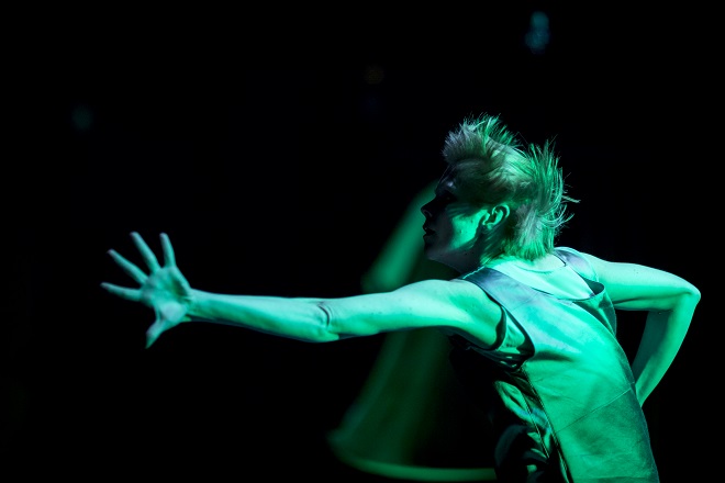 L.Švejdová/M.Trpišovská: Den a Noc a Noc a Den - Divadlo Ponec 2016 (foto Vojtěch Brtnický)