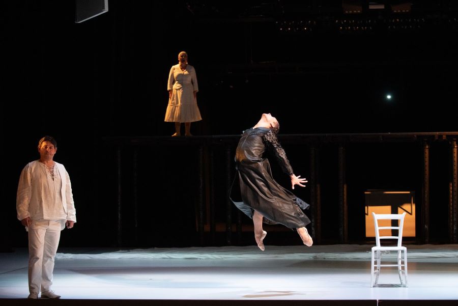 Divadlo J. K. Tyla – Špalíček (Tomáš Kořínek, Andrea Frídová, Giacomo Mori, foto Irena Štěrbová)