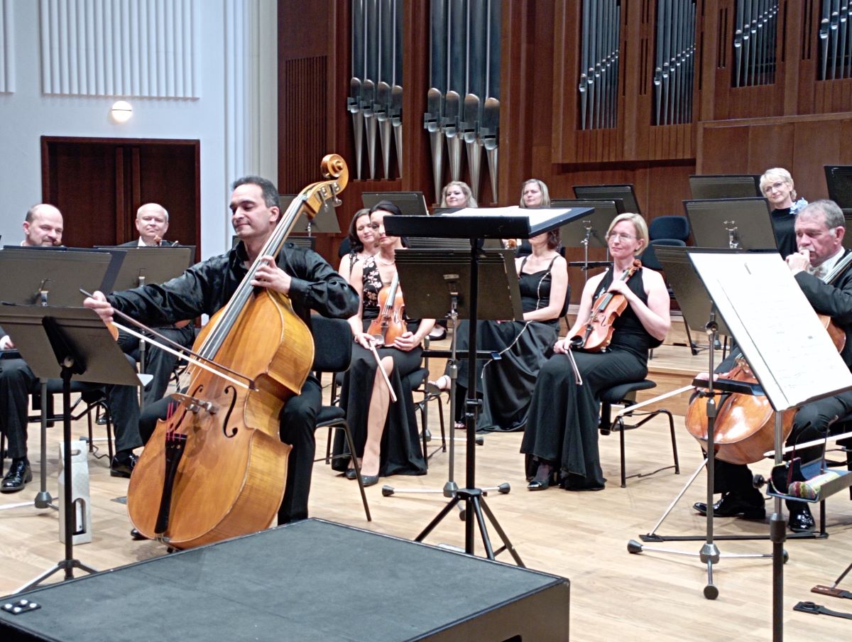 Do hlubin, 12. června 2023 – Roman Patkoló a Komorní filharmonie Pardubice (zdroj Komorní filharmonie Pardubice)