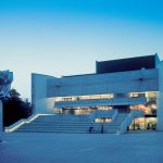 Dom umenia Slovenskej filharmónie, Piešťany – pohled na hlavní schodiště a vstup (zdroj Slovenská filharmonie)