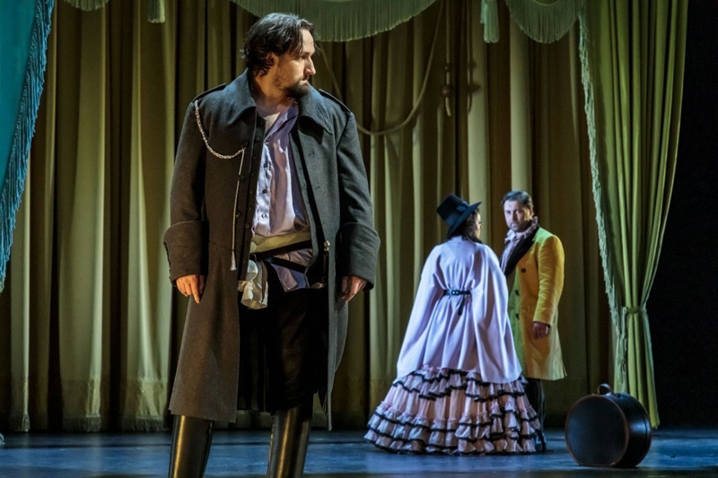 W. A. Mozart, Don Giovanni – Národní divadlo, 24. dubna 2021: Don Giovanni, Donna Anna a Don Ottavio (P. Kubáň, J. Sibera a R. Samek) (foto Jan Pohribný)