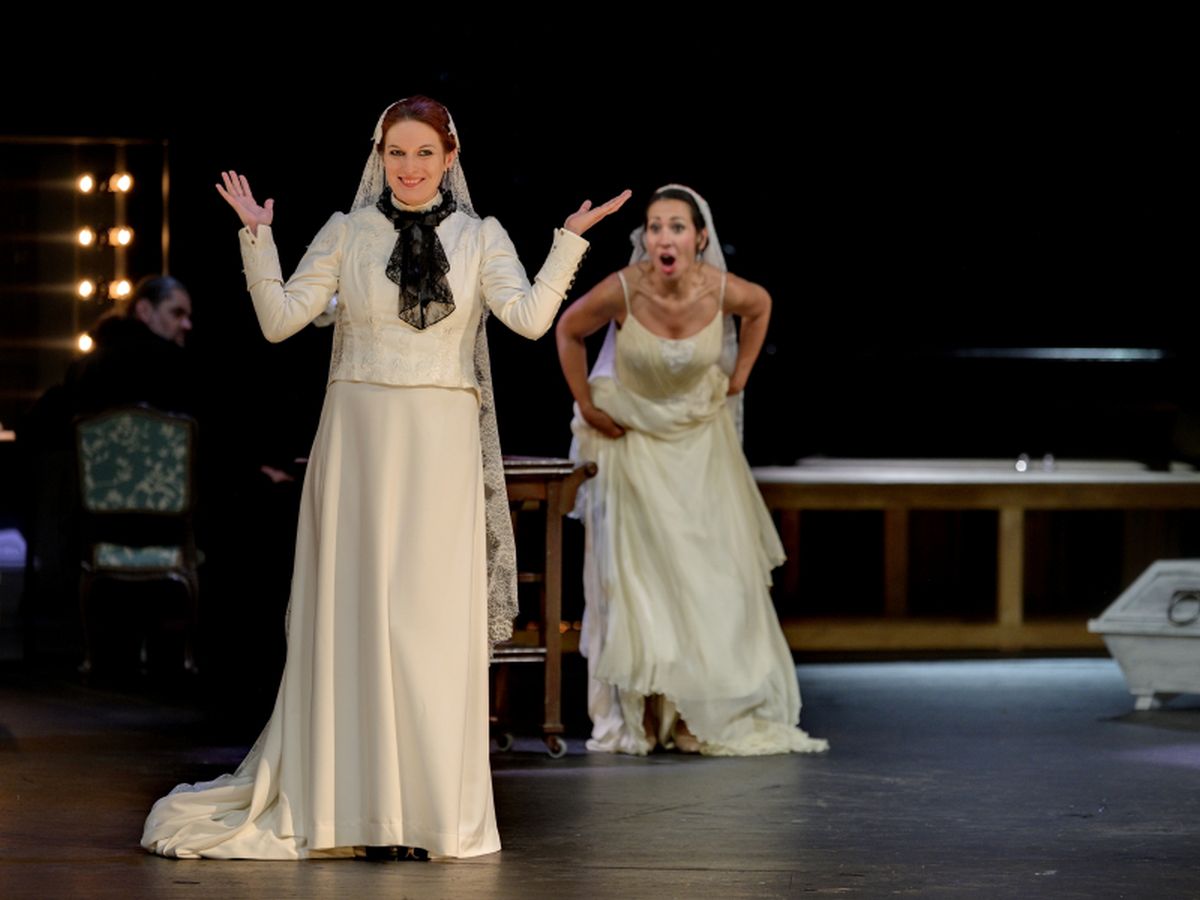 Bedřich Smetana: Dvě vdovy – Lívia Obručník Vénosová, Soňa Godarská, Národní divadlo moravskoslezské (foto Martin popelář)
