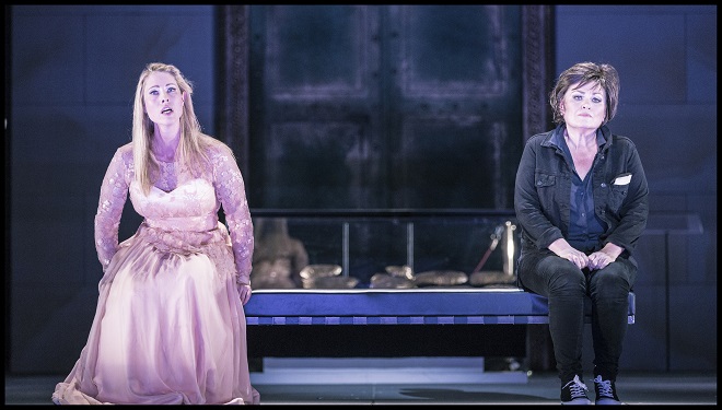 R.Strauss: Elektra - Anna Gabler (Chrysothemis), Susan Bullock (Elektra) - Státní opera Praha 2016 (foto Patrik Borecký)
