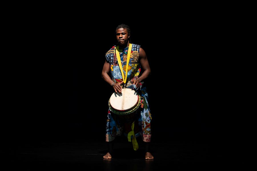 Emergency Dances V, Angela Nwagbo – Confluence (foto Romana Kovacs)