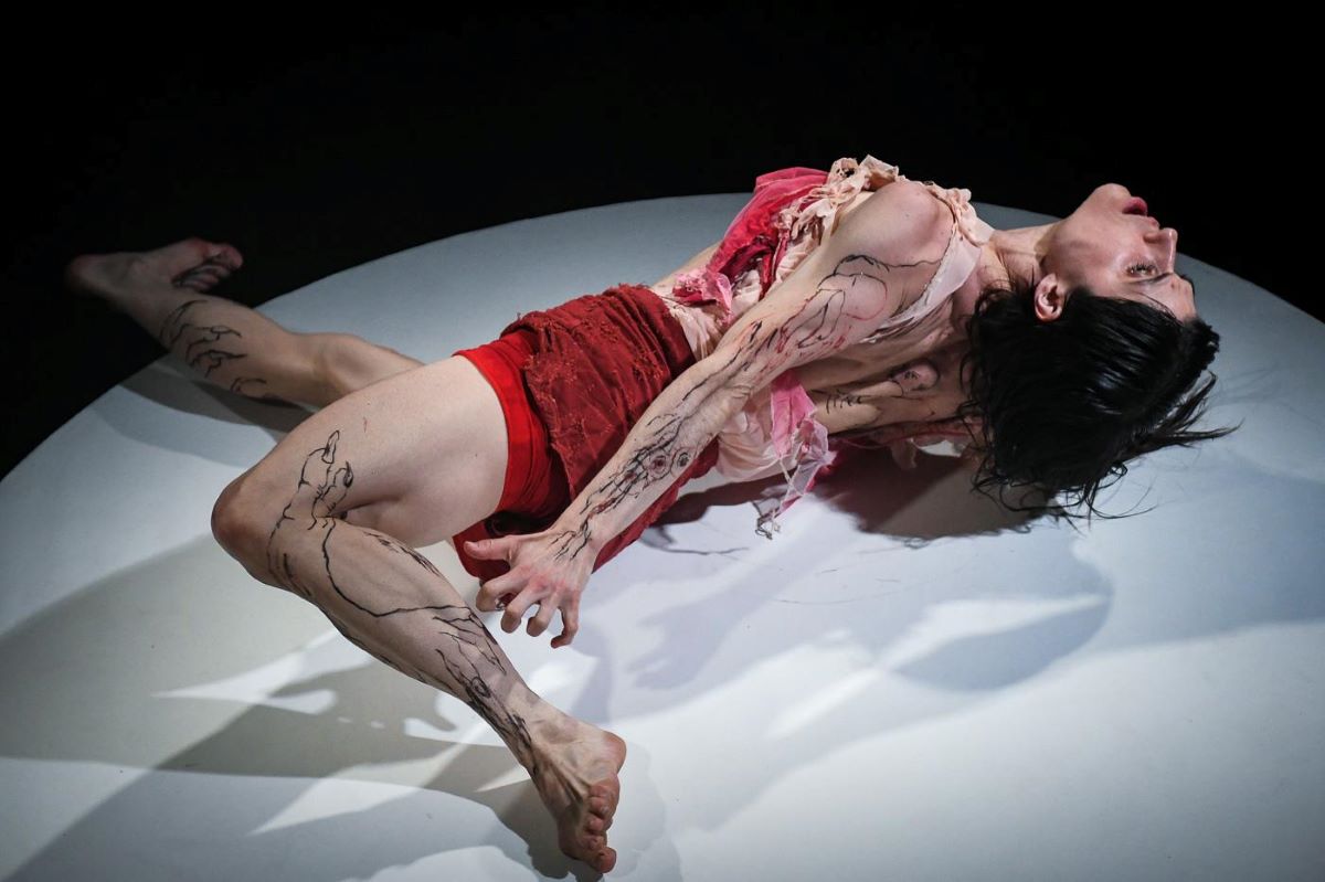 Eva Urbanová – Anomalie (Agathe Tarillon, foto archiv Divadelní Flory)