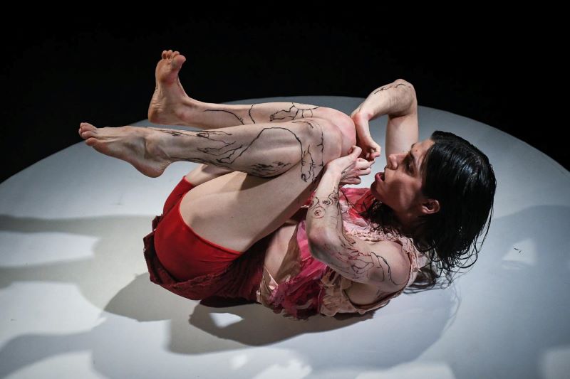 Eva Urbanová – Anomalie (Agathe Tarillon, foto archiv Divadelní Flory)