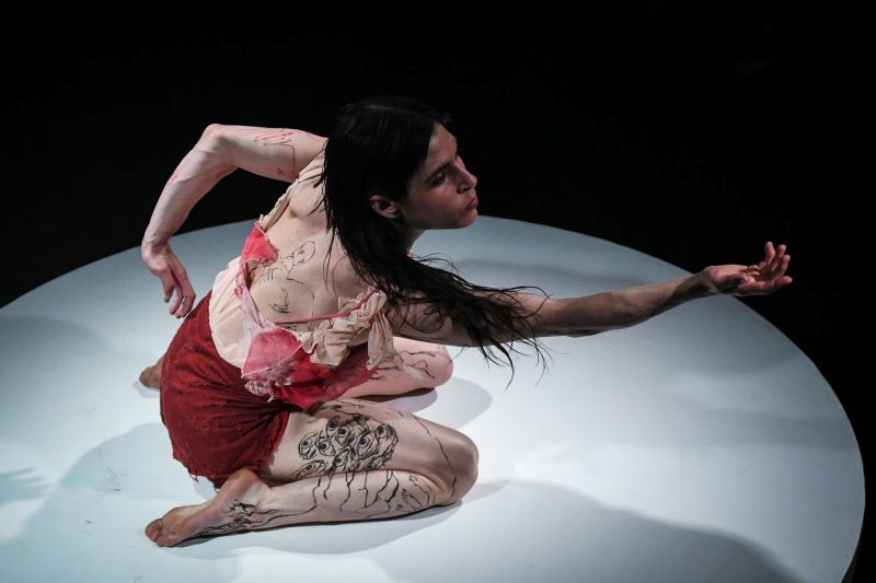 Eva Urbanová – Anomalie (Agathe Tarillon, foto archiv Divadelní Flory)