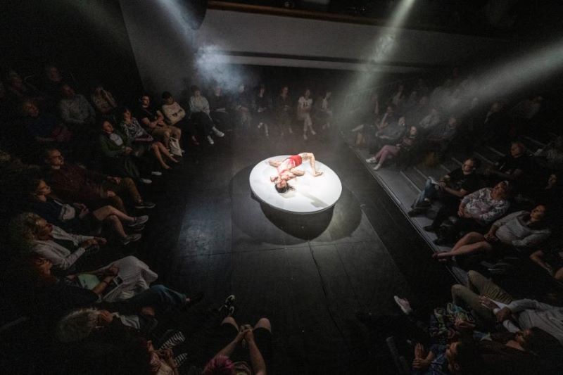 Eva Urbanová – Anomalie (Agathe Tarillon, foto archiv Divadelní Flory)