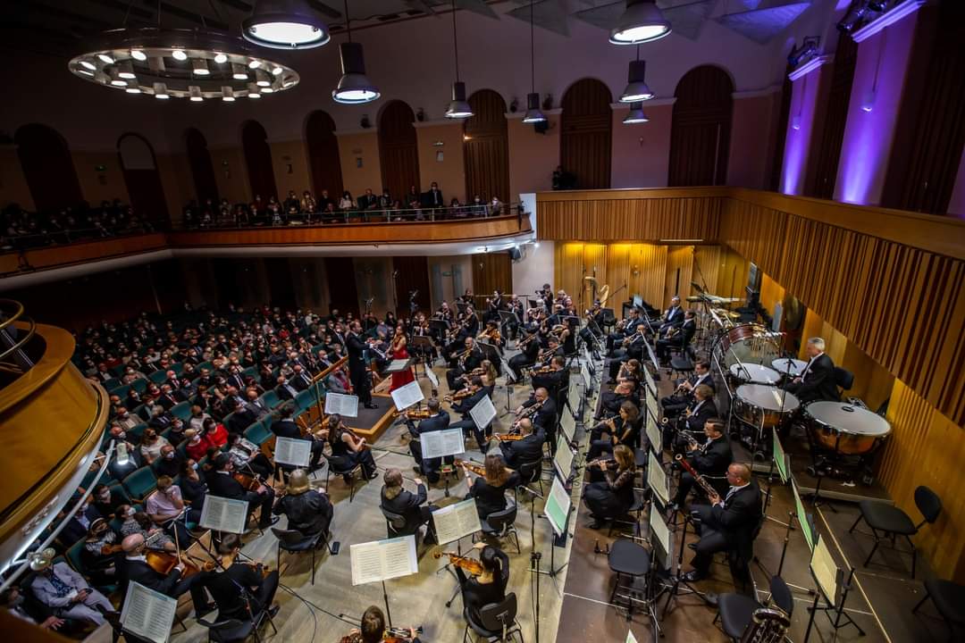 Zahajovací koncert Moravské filharmonie Olomouc, 30. září 2021: Moravská filharmonie Olomouc, Christian Knüsel, Yoon-Hee-Kim (zdroj Moravská filharmonie Olomouc)