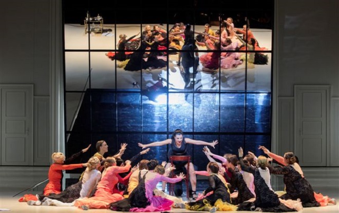 A. Salieri: Falstaff - Alex Penda (Mrs. Slender), Arnold Schoenberg Chor - Theater an der Wien 2016 (foto © Herwig Prammer)