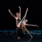 Festival Dance Brno, Balet SND Bratislava: Murmuration (Viola Mariner a Andrej Szabo, foto Juraj Žlinčar/archiv pořadatelů)