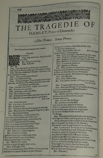 Faksimile první strany Hamleta zvydání roku 1623 (zdroj cs.wikipedia.org)