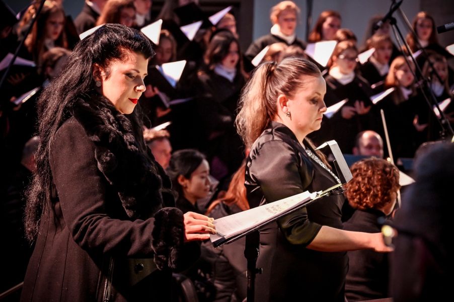František Fiala: Mysterium paschale – Petra Vondrová, Lucie Laubová, Kantiléna (zdroj Velikonoční festival duchovní hudby)