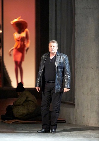 Giacomo Puccini: Manon Lescaut - Anna Netrebko (Manon Lescaut), Marcello Gioradni (Des Grieux) - Wiener Staatsoper 2016 (foto © Wiener Staatsoper - Michael Pöhn)