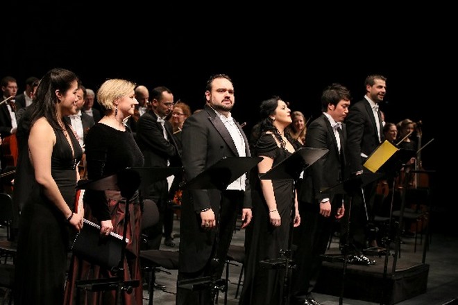 Giuseppe Verdi: Oberto, Conte di San Bonifacio - Karen Vuong (Imelda), Claudia Mahnke (Cuniza), Sergio Escobar (Riccardo), Maria Agresta (Leonora), Kihwan Sim (Oberto) a Jader Bignamini (dirigent) - Oper Frankfurt (foto Wolfgang Runkel)