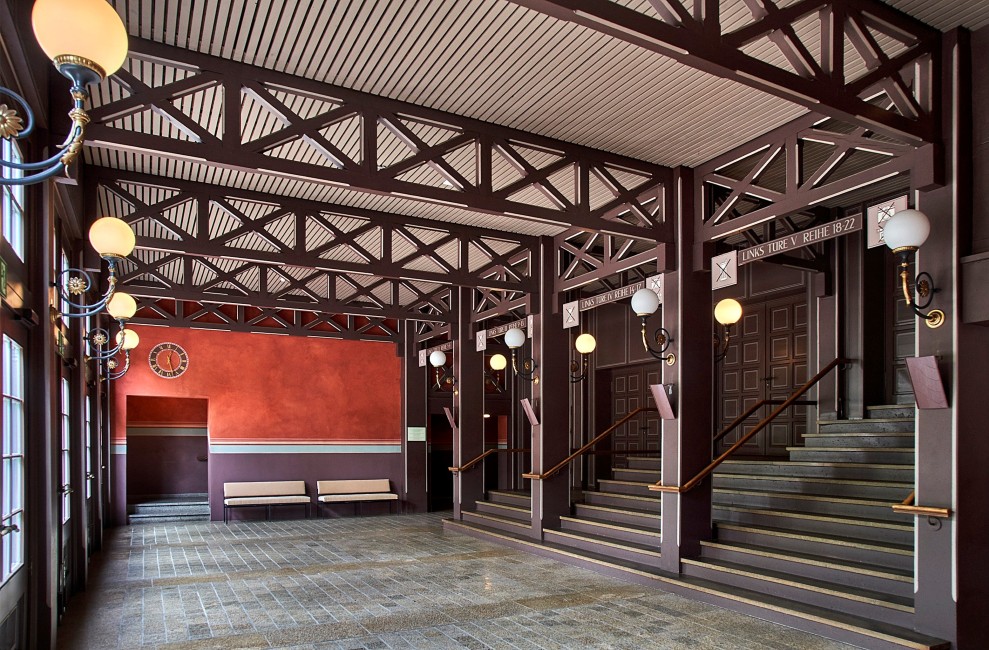 Festivalové divadlo Richarda Wagnera, Bayreuth - foyer, Bayreuther Festspiele 2021 (zdroj Bayreuther Festspiele, Enrico Nawrath)