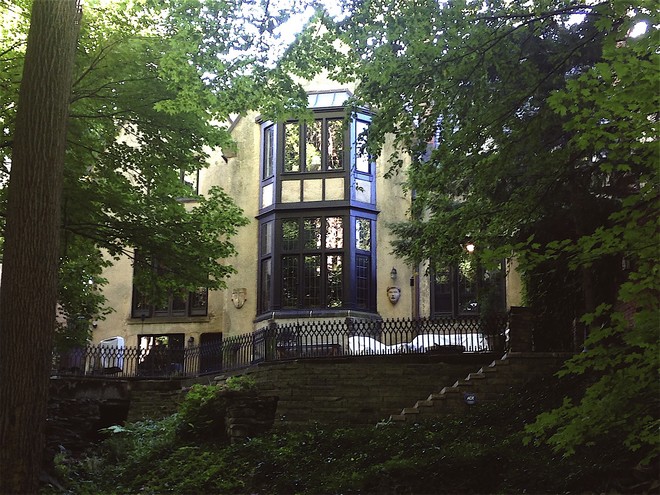 The House - pohled zezadu (foto archiv autora)