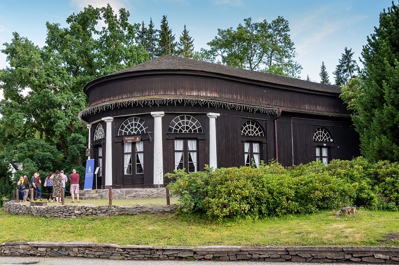 Hudební hala, Karlova Studánka (foto Jiří Kučera, zdroj Klášterní hudební slavnosti)