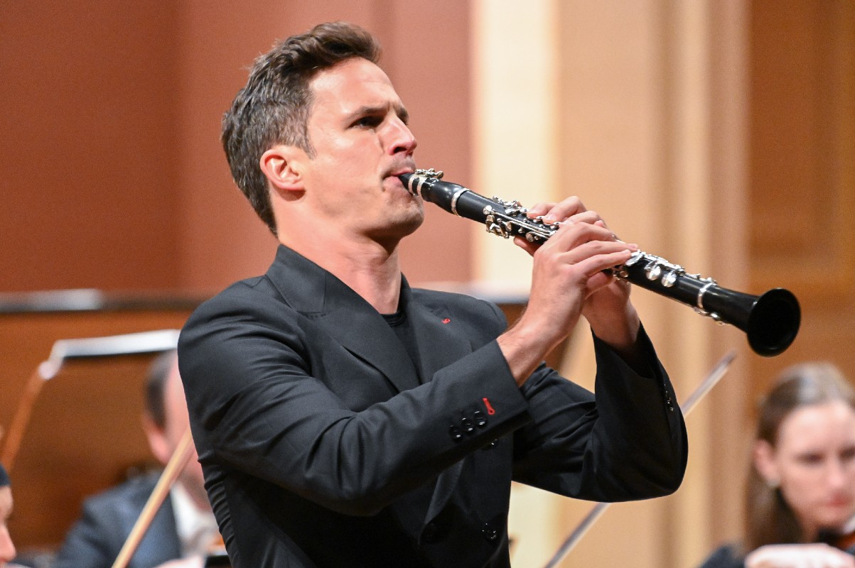 PKF – Prague Philharmonia: Gounod. Mozart. Strauss. – Andreas Ottensamer, 8. května 2022, Rudolfinum (zdroj PKF – Prague Philharmonia, foto Ivan Malý)