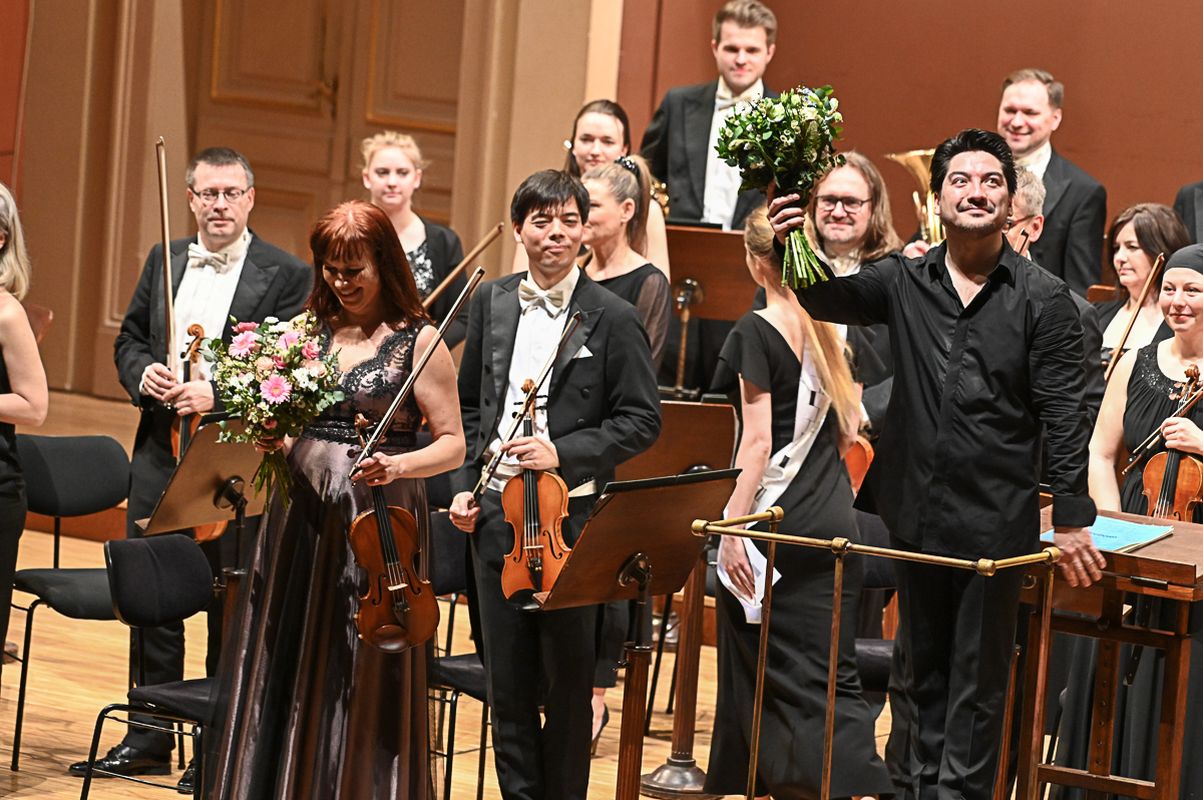 Eugene Tzigane, PKF – Prague Philharmonia, 26. února 2023 (foto Ivan Malý)