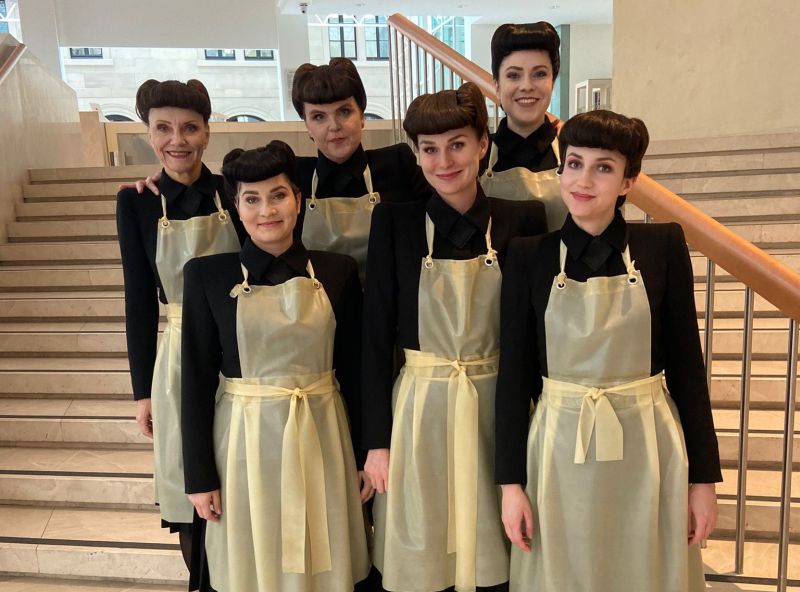 Richard Strauss: Elektra – Zuzana Hirschová, Eliška Grohová, Štěpánka Pýchová, Ada Bílková, Tereza Kurfiřtová, Mariana Ambrožová (foto Kateřina Zikmundová)