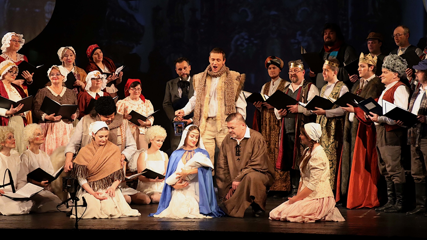 Jakub Jan Ryba: Česká mše vánoční – zleva (klečící): Radoslava Müller, Jakub Rousek, Lucie Skácelíková, Petr Martínek, Helena Beránková – Moravské divadlo Olomouc (zdroj Moravské divadlo Olomouc)