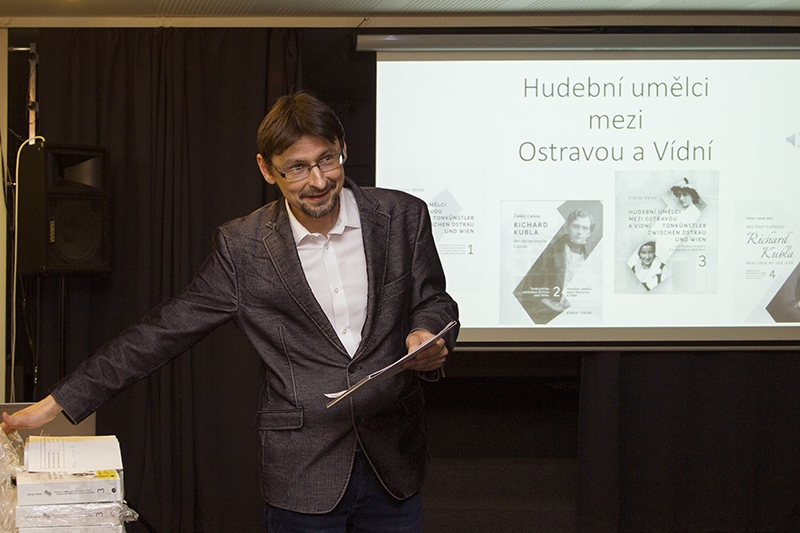 Křest knižní česko-německé tetralogie Hudební umělci mezi Ostravou a Vídní / Tonkünstler zwischen Ostrau und Wien, 18. května 2022 – Viktor Velek (foto Patrícia Grundzová)