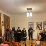 Setkávání XXIV. – Vzpomínka na Ivo Bláhu: Karolína Cingrošová, Viktorie Surmová, Kristina Kubová, Ludmila Pavlová, Zdeněk Bělohradský, Hedvika Mousa Bacha, Anna Paulová, 6. prosince 2023 (zdroj Asociace hudebních umělců a vědců)