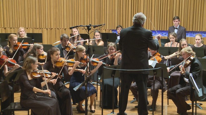 Kultura v srdci Prahy 2015: Zahajovací koncert - Symfonický orchestr Pražské konzervatoře, Ondrej Lenárd - koncertní sál Pražské konzervatoře Praha 2015 (foto Milan Kormout)