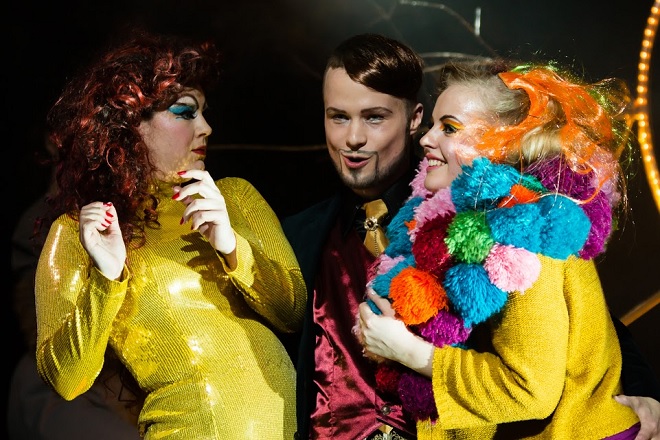 D.Cimarosa: Impresário v koncích - Jarmila Balážová (Altistka), Michal Marhold (Impresário), Tereza Maličkayová (Subreta) - Divadlo na Orlí 2016 (foto Vojtěch Kába)
