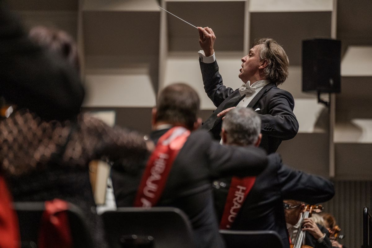 Koncert ke dni studentstva: Tomáš Netopil, Janáčkova filharmonie Ostrava, 17. listopadu 2023, Kino Vesmír, Ostrava (zdroj Janáčkova filharmonie Ostrava, foto Petr Hrubeš)