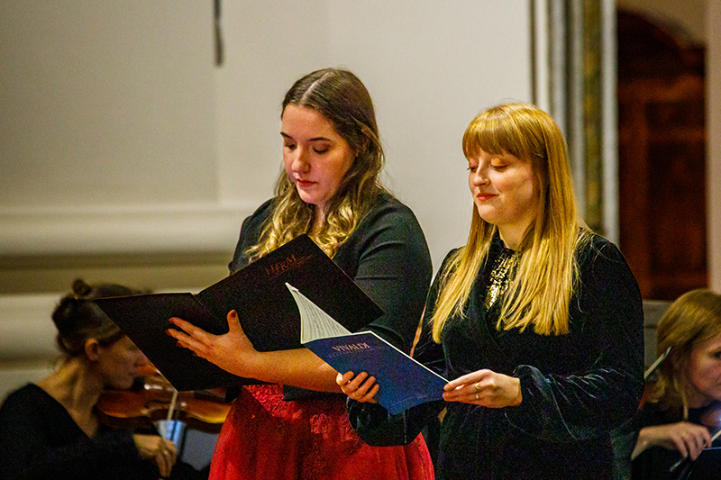 Lesk & Sláva – Vivaldi & Zelenka, 4. října 2024, Jezuitský kostel Neposkvrněného početí Panny Marie a svatého Ignáce, Klatovy – Carine Tinney a Julia Dendl (foto Jiří Strašek)