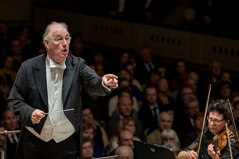 Jac van Steen a Symfonický orchestr hlavního města Prahy FOK (foto Petr Dyrc)