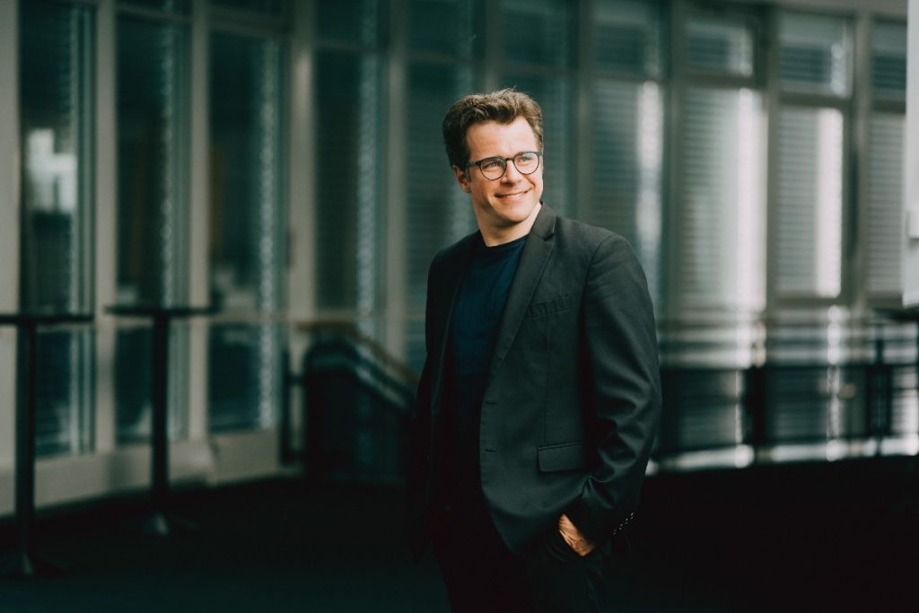 Jakub Hrůša (foto Andreas Herzau)
