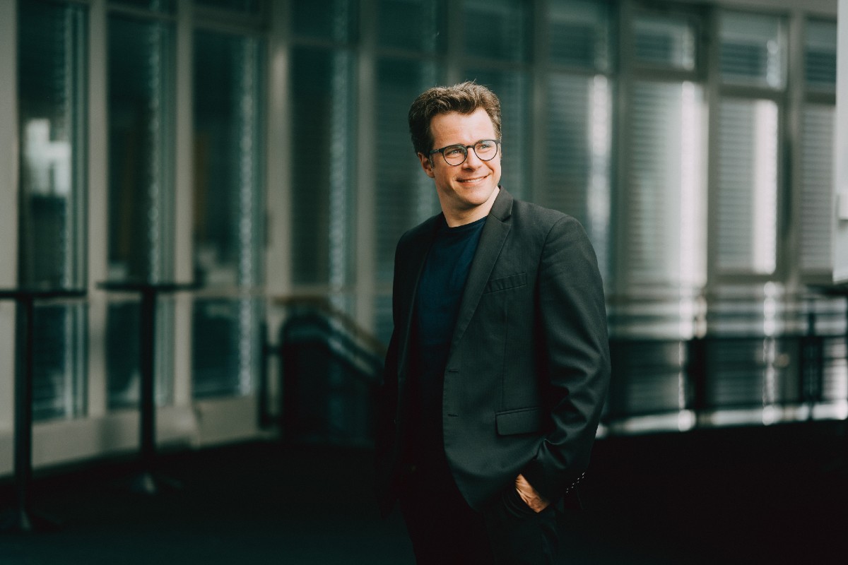 Jakub Hrůša (foto Andreas Herzau)