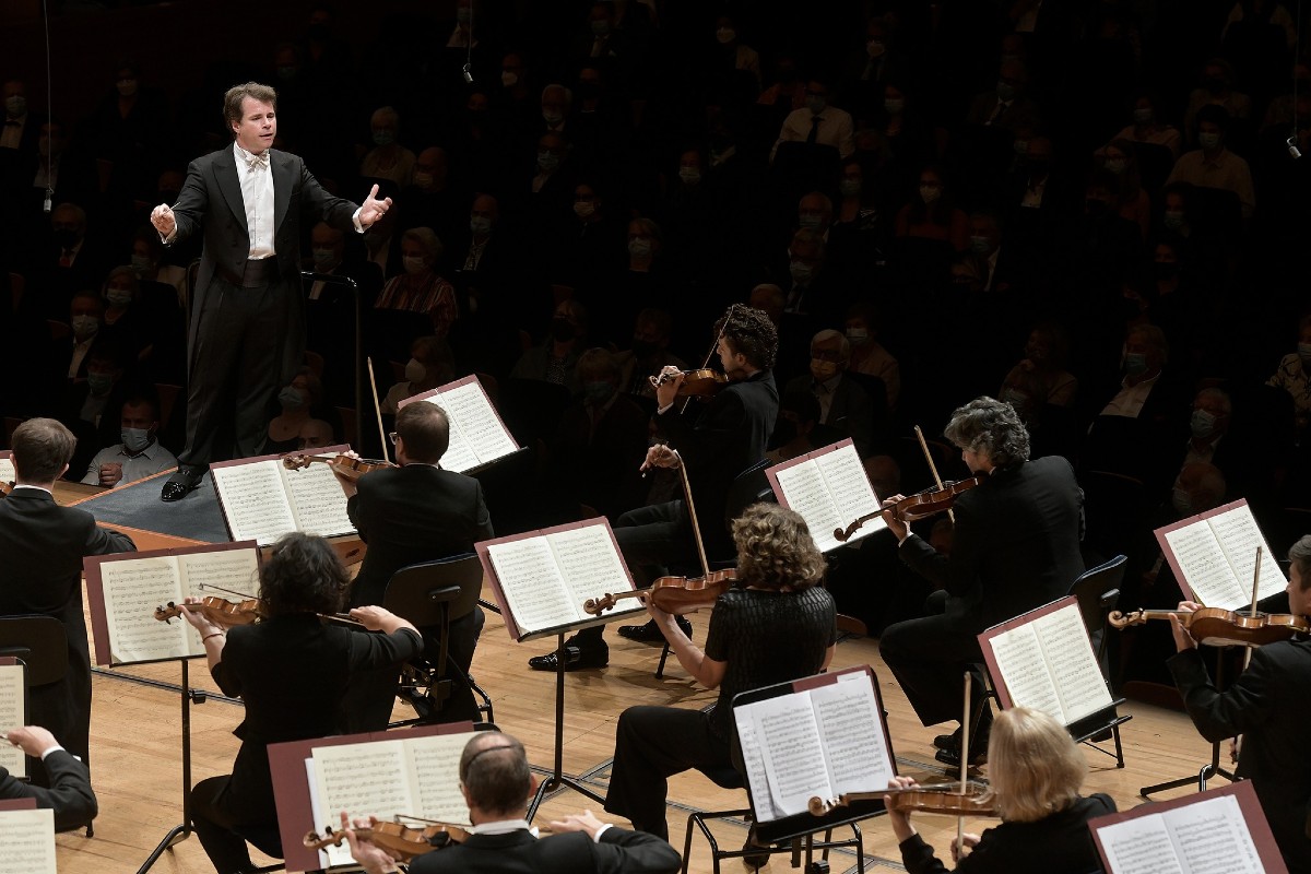 Jakub Hrůša (zdroj Lucerne Festival, foto Peter Fischli)