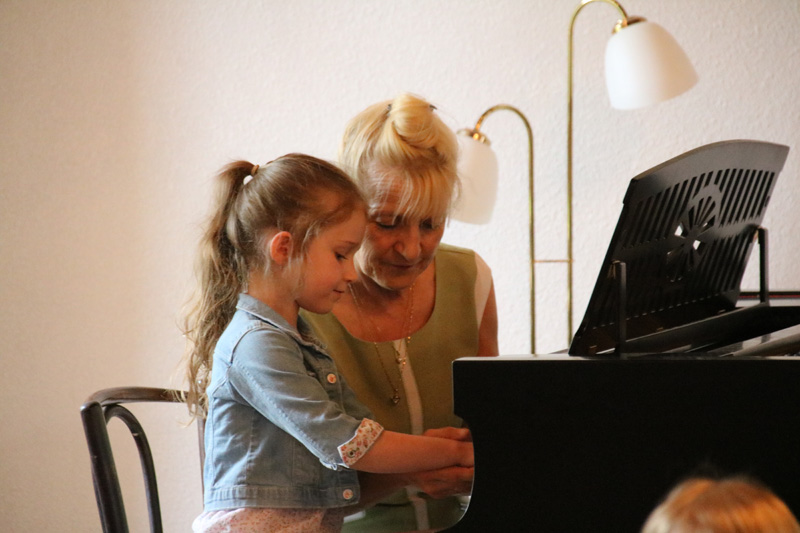Jana Korbelová s účastnicí kurzů (foto Jakub Loula)