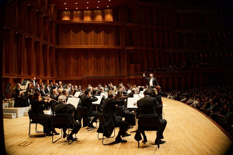 Japonské turné 2024 Symfonického orchestru hl. m. Prahy FOK s šéfdirigentem Tomášem Braunerem (foto Kurt Neubauer & Jakub Pavluš)