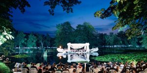 Mezinárodní hudební festival Český Krumlov – scéna na jezírku (foto Libor Sváček)