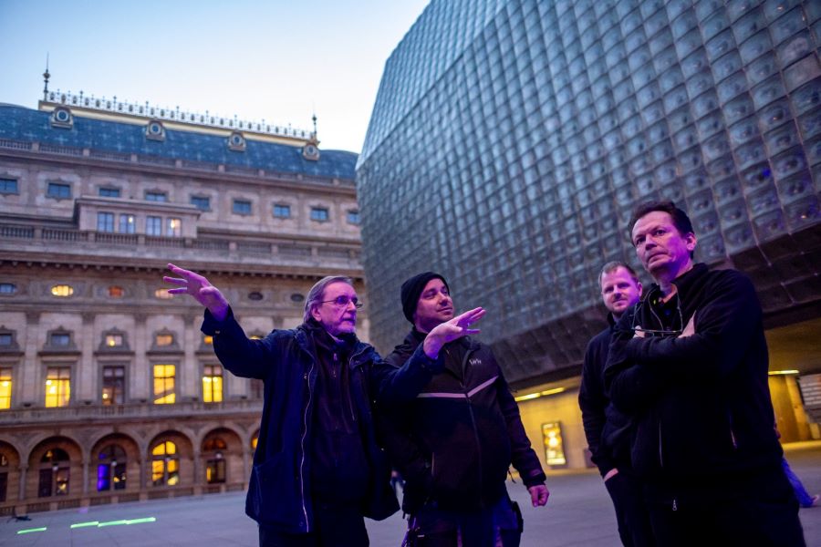 Jiří Kylián a team AV Media při svícení instalace (foto archiv ND)