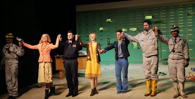 E.Humperdinck: Hänsel und Gretel - Johannes Kemetter, Natalia Kawalek, Thomas David Birch, Viktorija Bakan, Jake Arditti, Tobias Greenhalgh, Julian Henao Gonzalez - Kammeroper Wien (foto © Karl Schöndorfer)