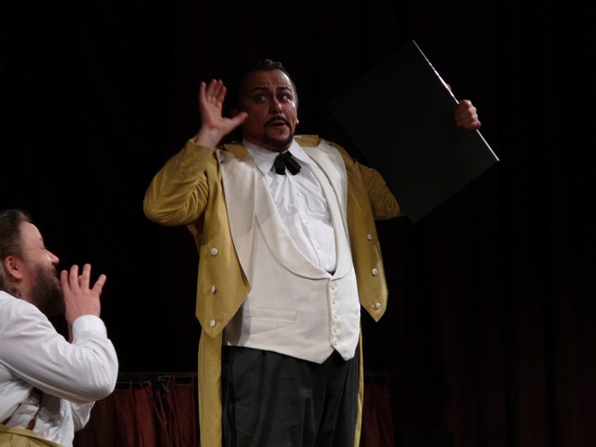 Gioacchino Rossini: Barbier zo Sevilly - Jozef Benci (Bartolo), Štefan Kocán (Basilio) - SND Bratislava 2015 (foto SND/Alena Klenkova)